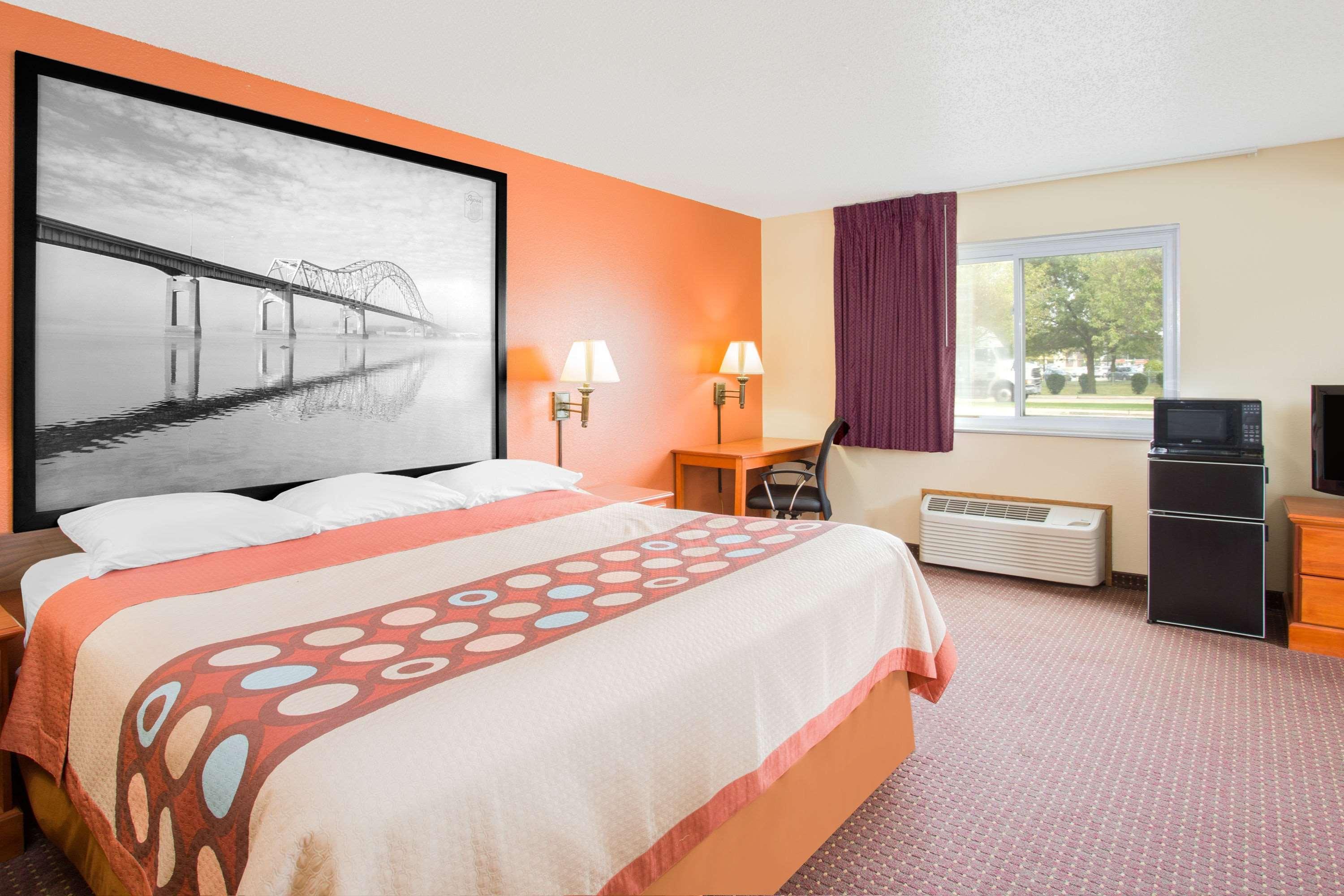Super 8 By Wyndham Waverly Eksteriør billede