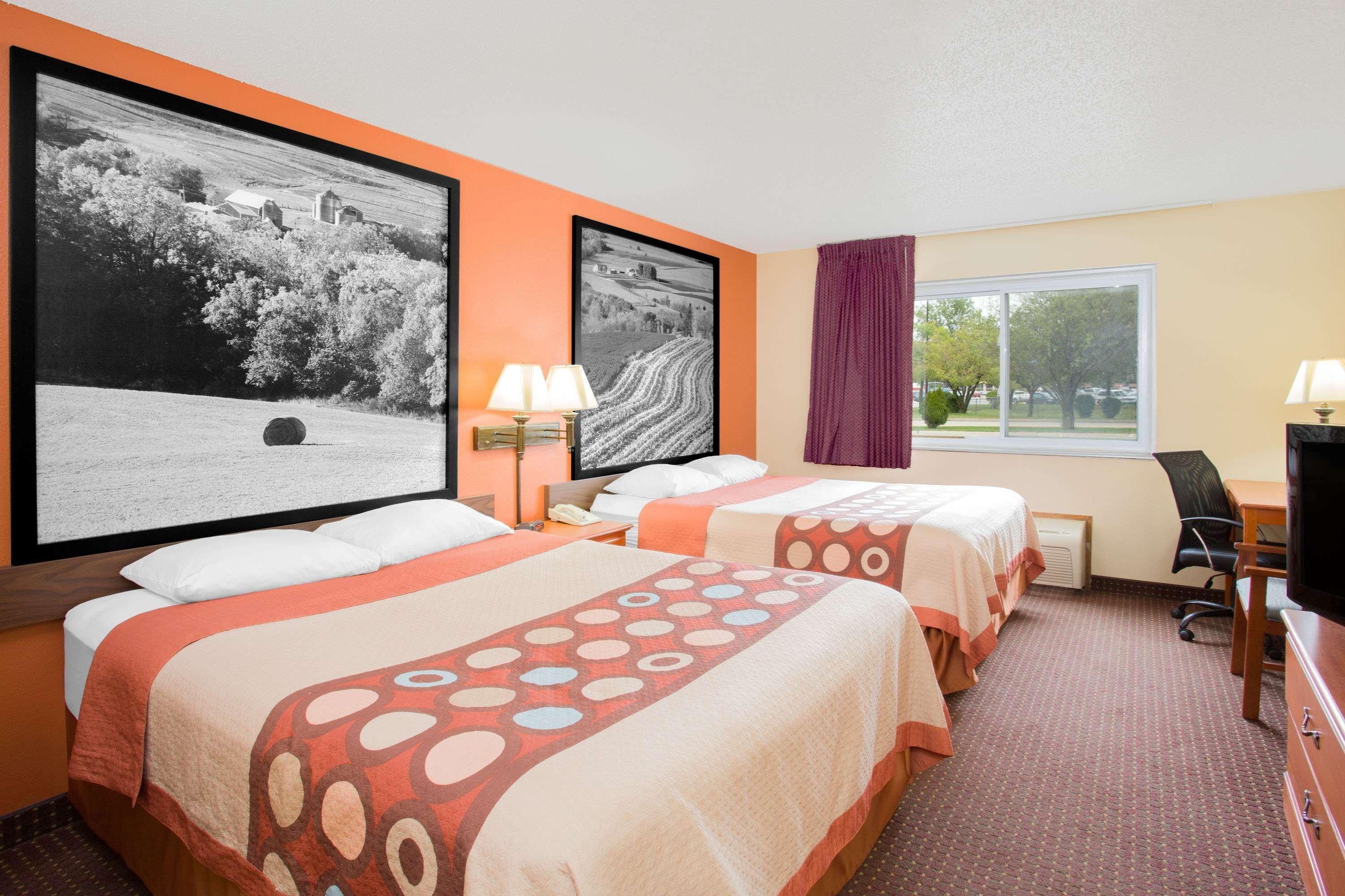 Super 8 By Wyndham Waverly Eksteriør billede